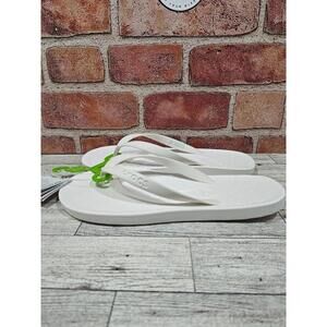 Crocs Flip Flops Men's Size 5 Women's Size 7 White Sandals 210089-100 NWT